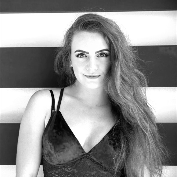 Meet your Posher, Bekah - Picture 1 of 1